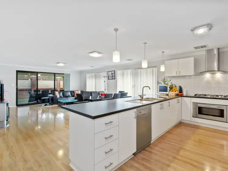 Seventh view of Homely house listing, 11 Fairvale Bend, Madeley WA 6065