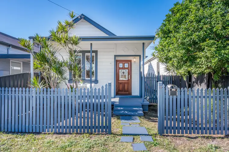 17 Holt Street, Mayfield East NSW 2304