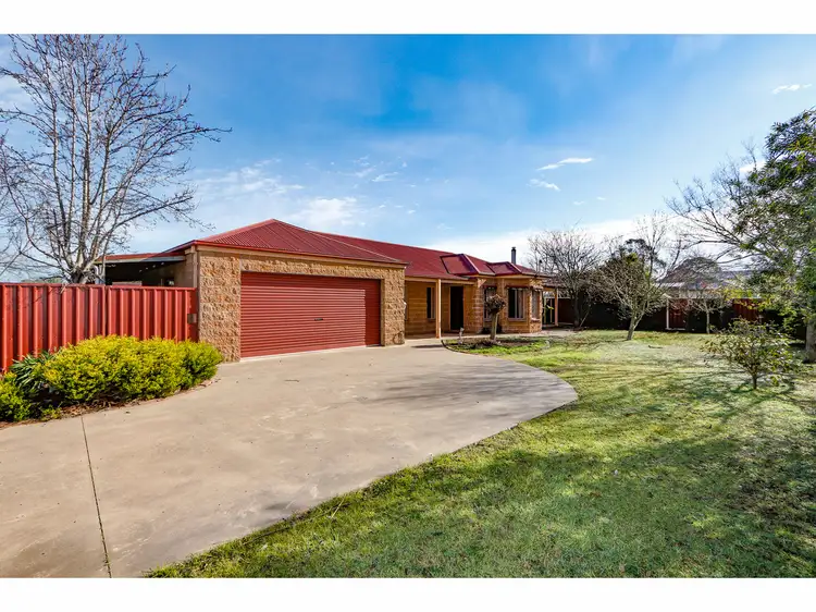 33 Dixon Street, Stratford VIC 3862