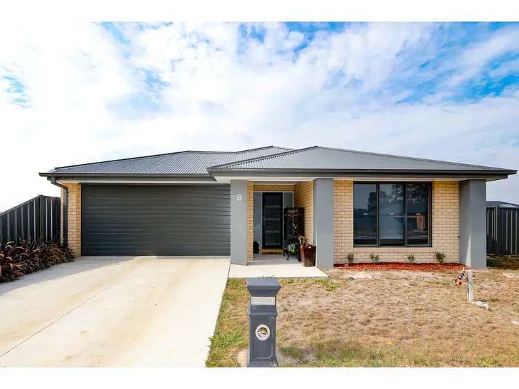 8 Peters Dve, Stratford VIC 3862