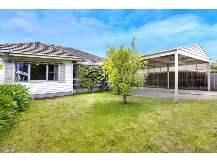 16 Surrey Street, Mornington VIC 3931