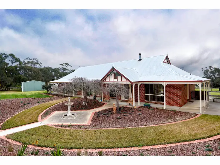 12 Old Coach Lane, Longford VIC 3851