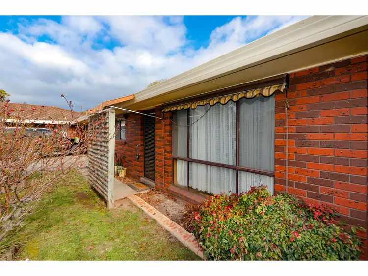 2/4 Oak Street, Sale VIC 3850
