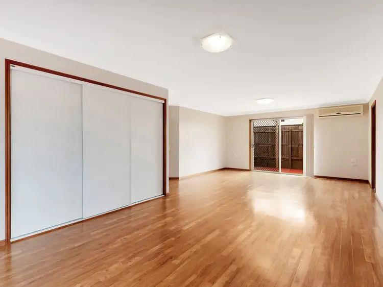 2/58 Tara Street, Wilsonton QLD 4350