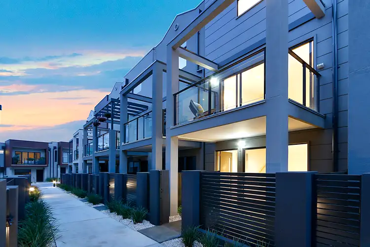 11 Tiller Walk, Mornington VIC 3931
