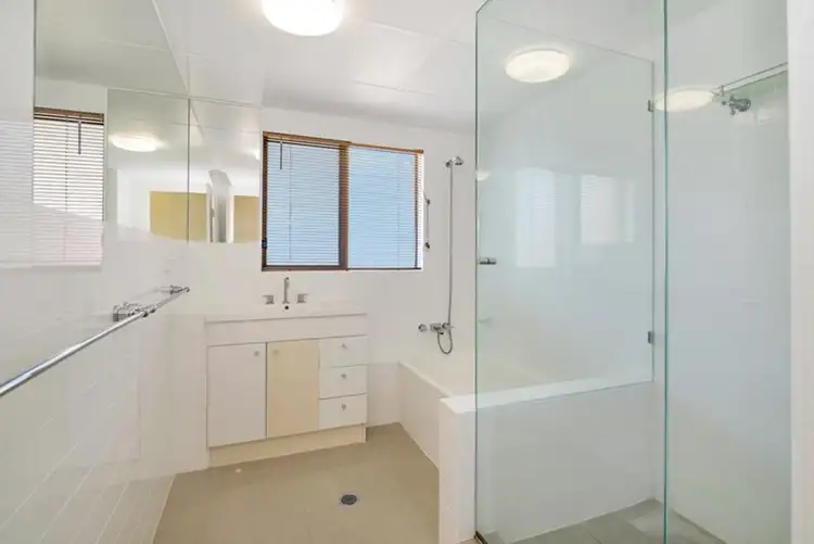 Seventh view of Homely unit listing, 3/29 Lenneberg Street, Southport QLD 4215