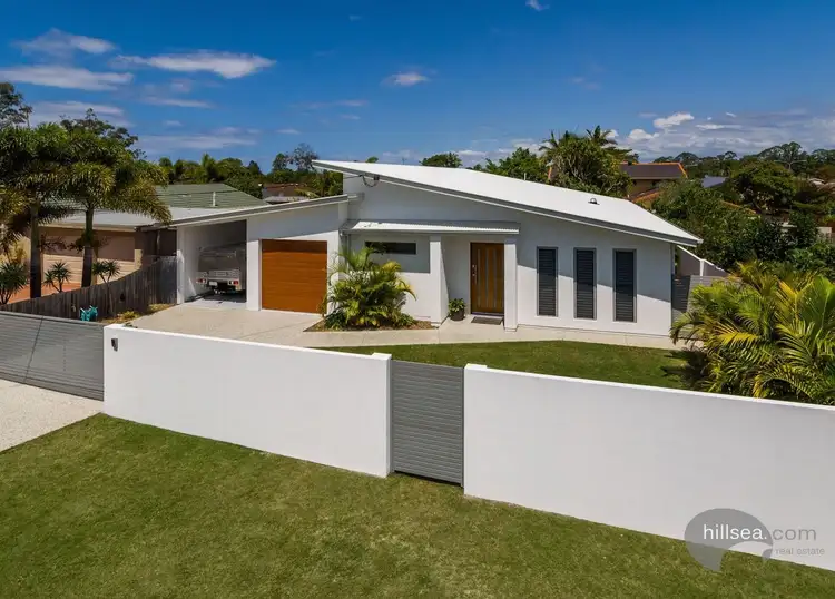 18 Robin Avenue, Paradise Point QLD 4216