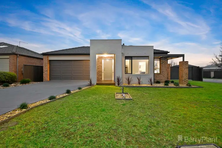 7 Britton Drive, Pakenham VIC 3810