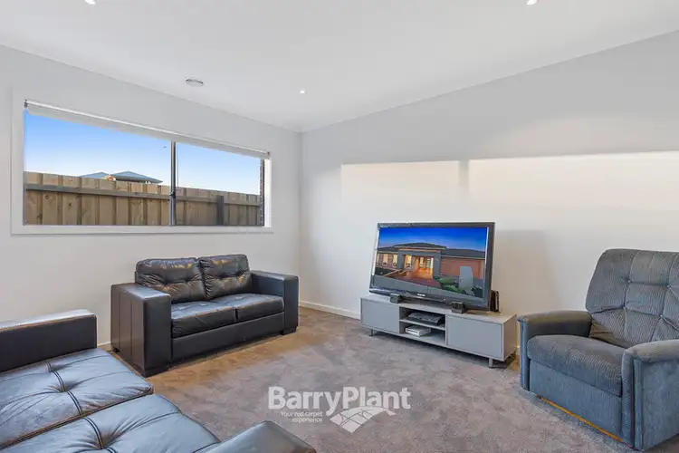 Fifth view of Homely house listing, 3 Chaucer Way, Drouin VIC 3818
