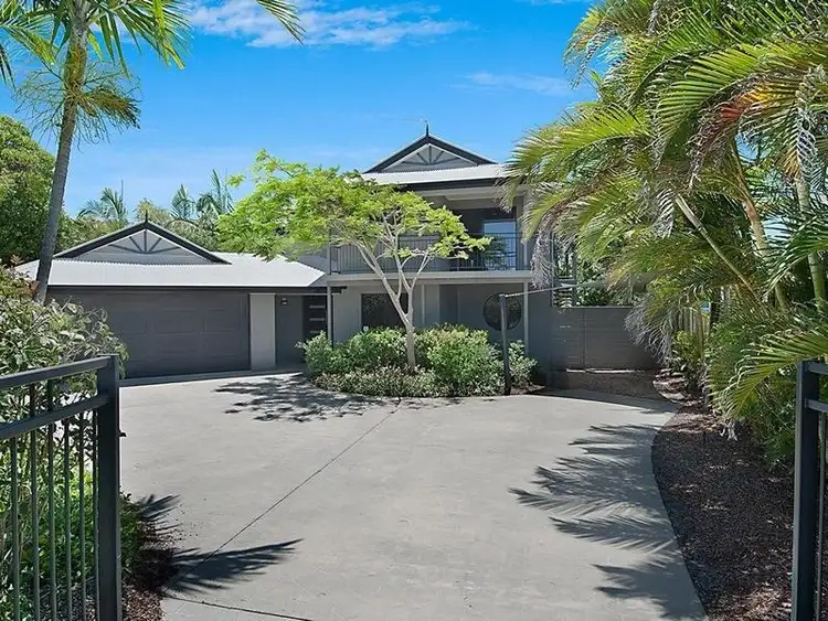 10 Coconut Grove, Castaways Beach QLD 4567