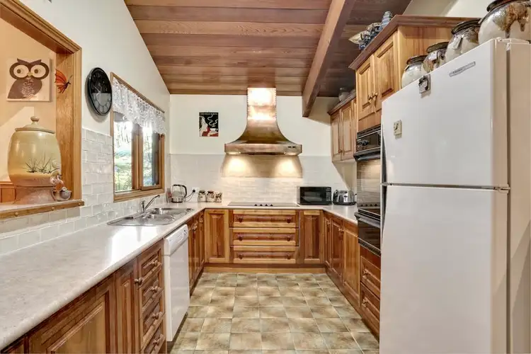 Fifth view of Homely house listing, 10 Amphlett Avenue, Cockatoo VIC 3781