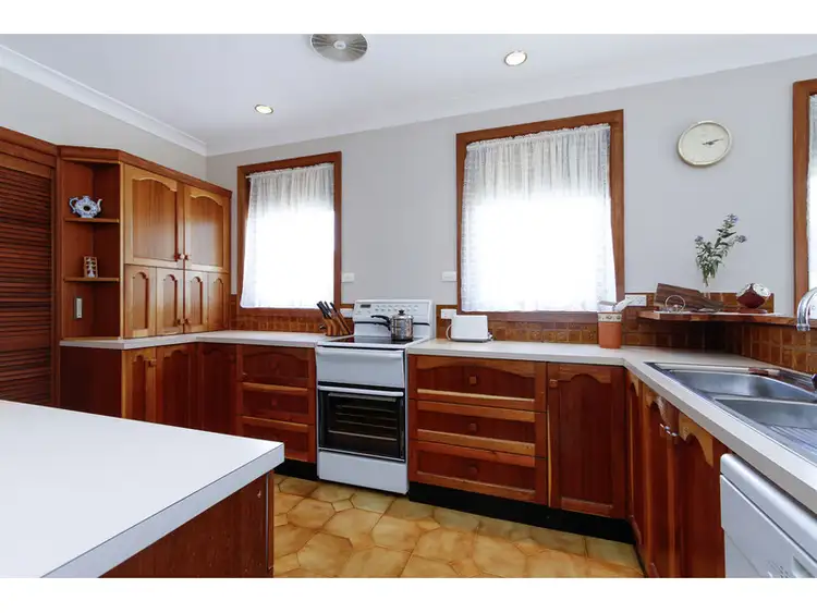 Fifth view of Homely house listing, 3 Hazel Court, Sale VIC 3850