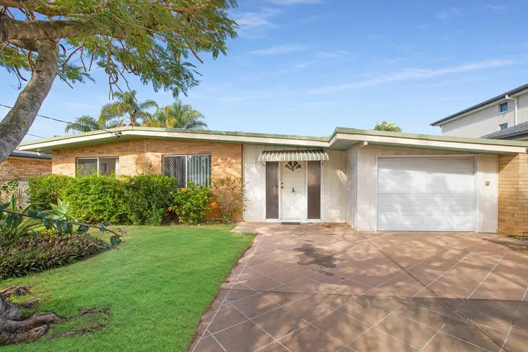 4 Ensenada Court, Broadbeach Waters QLD 4218