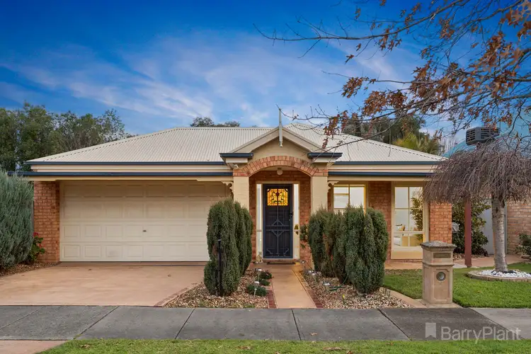 39 Oaklands Way, Pakenham VIC 3810