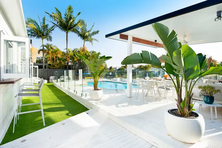 9 Summerland Key, Broadbeach Waters QLD 4218