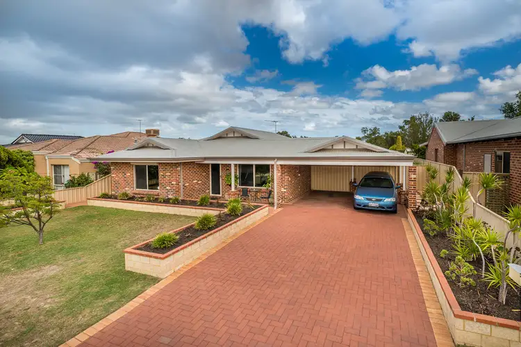 11 Scholar Close, Marangaroo WA 6064