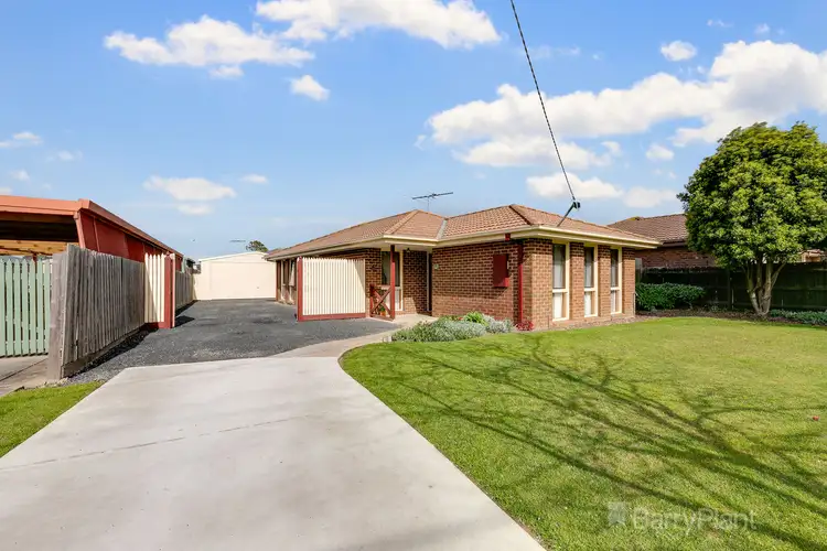 15 Simon Drive, Pakenham VIC 3810