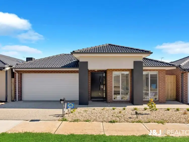 38 Kalbian Drive, Clyde North VIC 3978