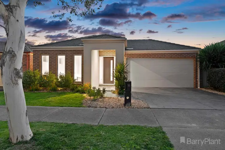 18 Wonboyn Close, Pakenham VIC 3810