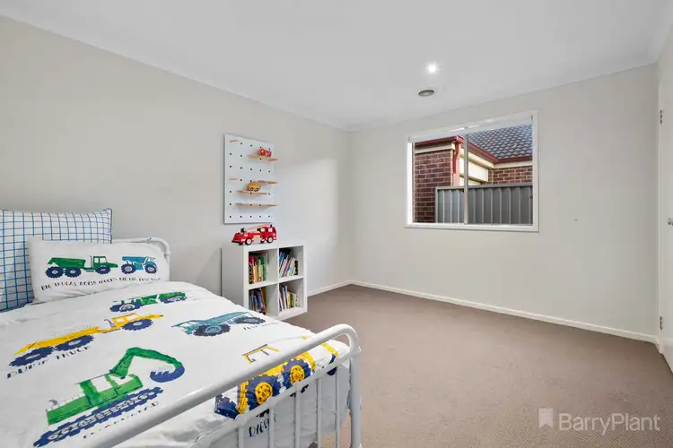 Fifth view of Homely house listing, 18 Wonboyn Close, Pakenham VIC 3810