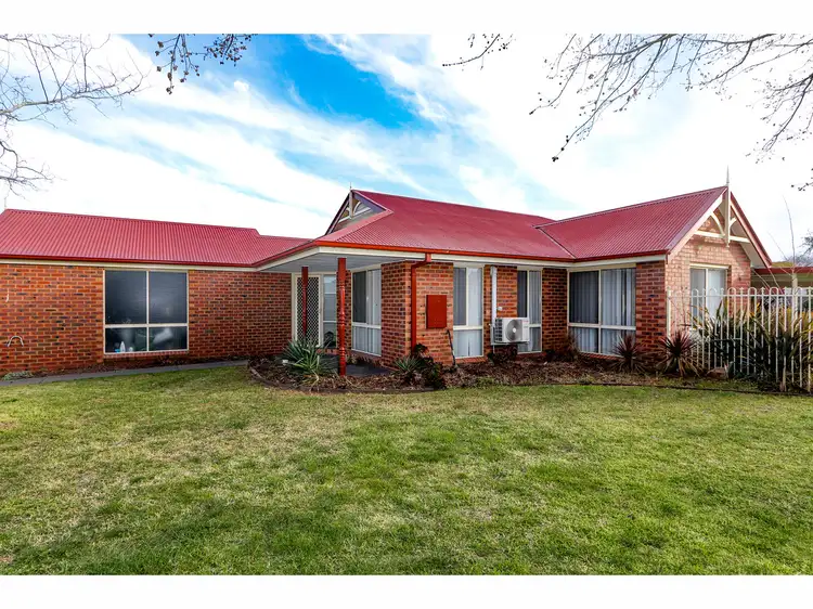 12 Woodburne Drive, Sale VIC 3850
