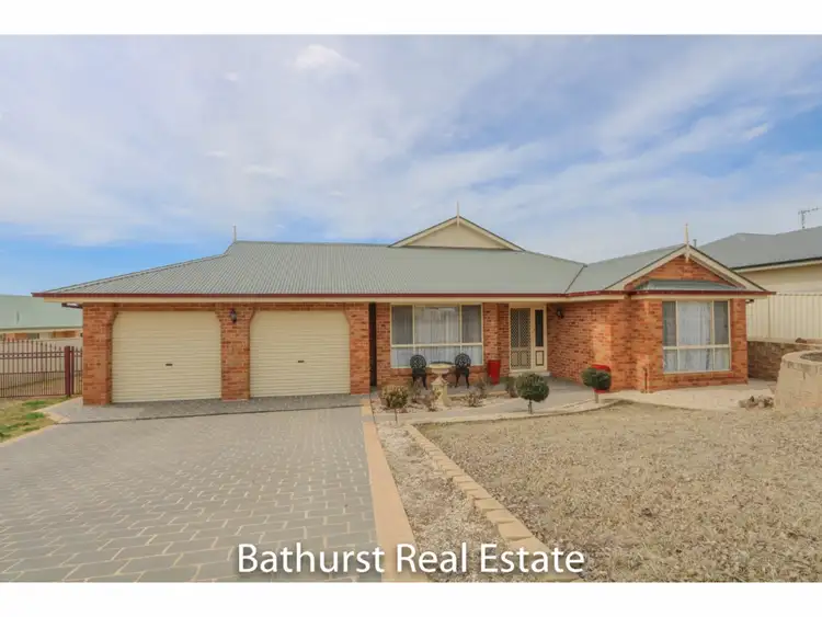 Second view of Homely house listing, 8 Oaklands Drive, Llanarth NSW 2795