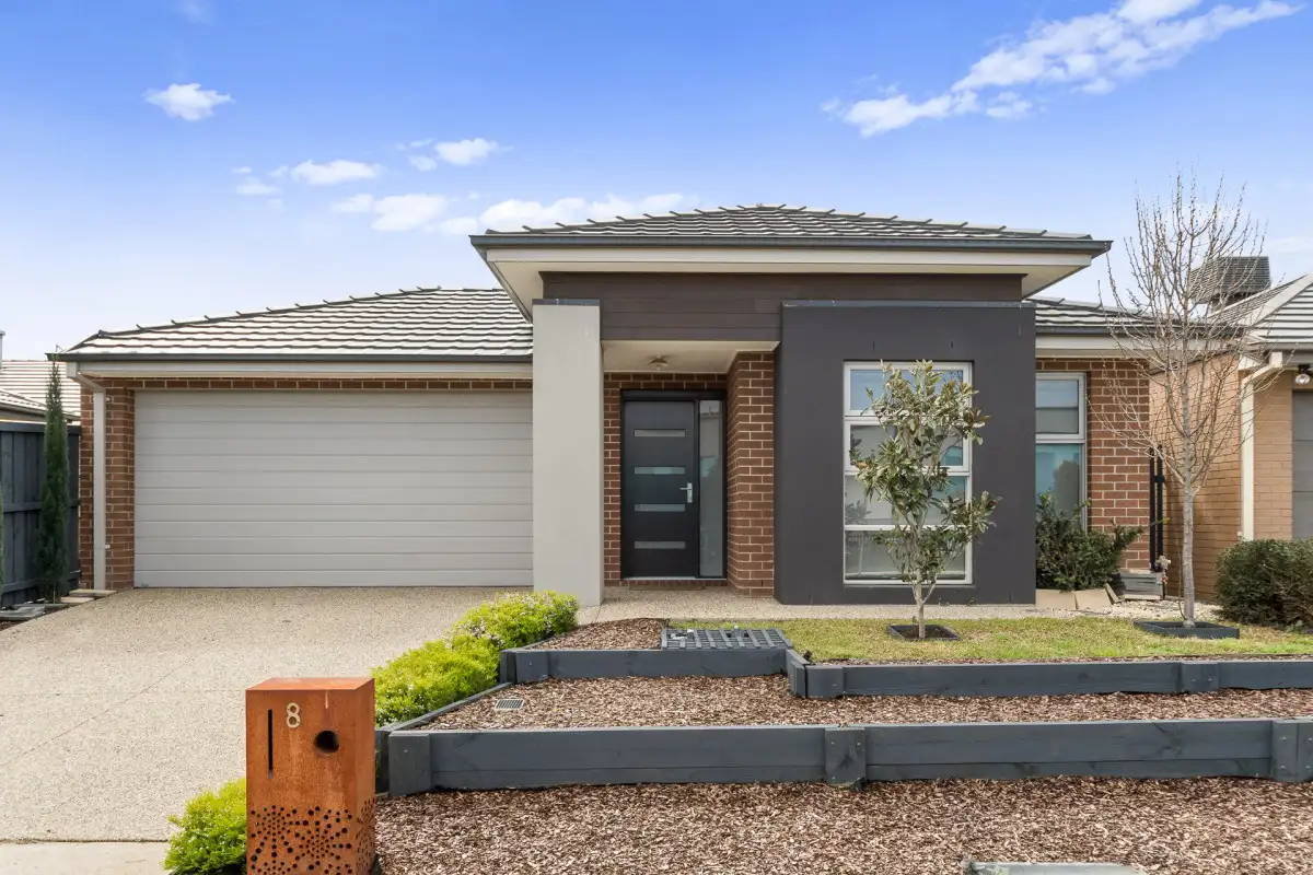 Main view of Homely house listing, 8 Ravenhurst Circuit, Cranbourne North VIC 3977