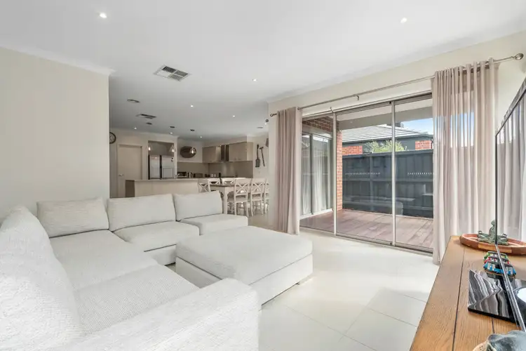 Second view of Homely house listing, 8 Ravenhurst Circuit, Cranbourne North VIC 3977