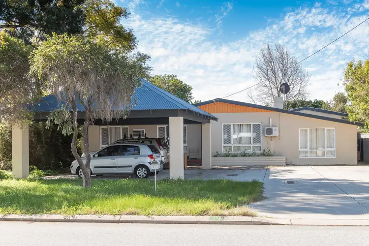 17 Oakland Avenue, Cloverdale WA 6105