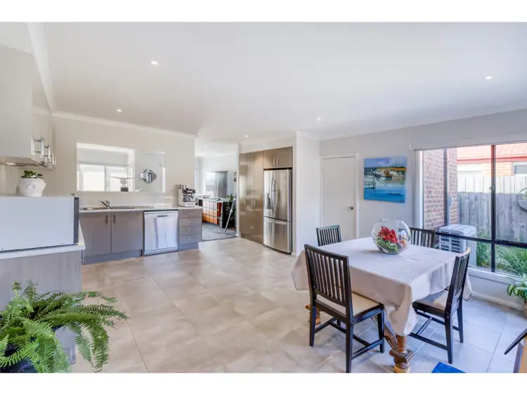 Main view of Homely townhouse listing, 2/28 Shakespeare Court, Drouin VIC 3818