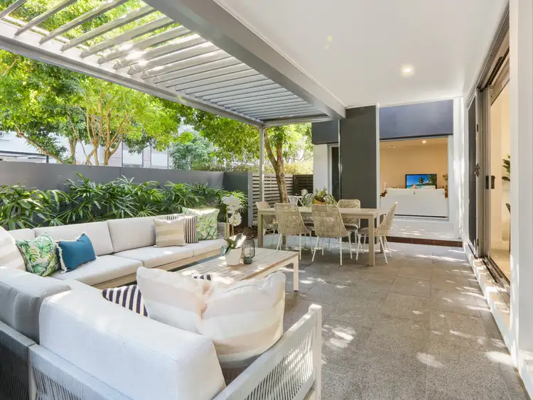 11 Hollins Crescent, New Farm QLD 4005