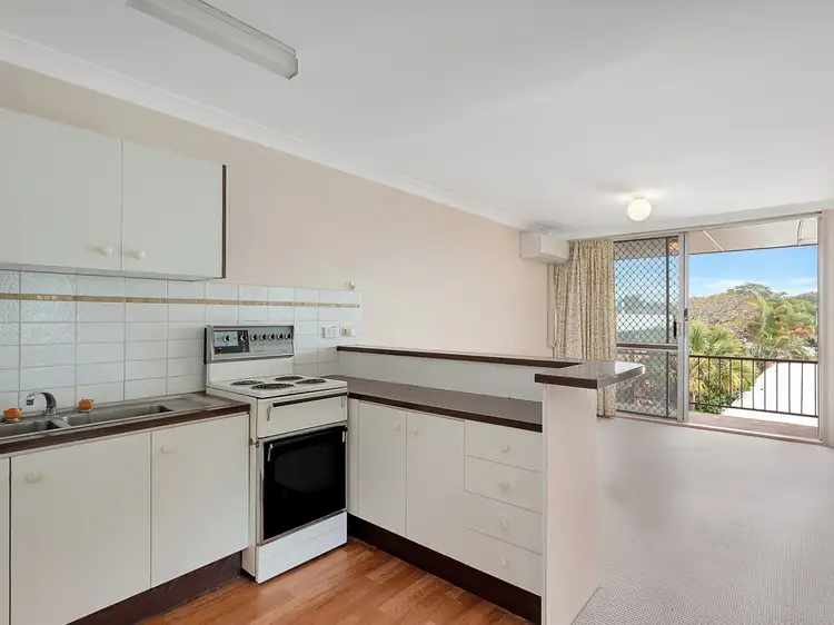 12/1976 Gold Coast, Miami QLD 4220