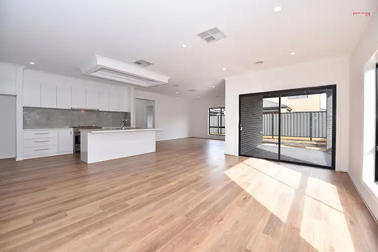 10 Brabourne Street, Mickleham VIC 3064
