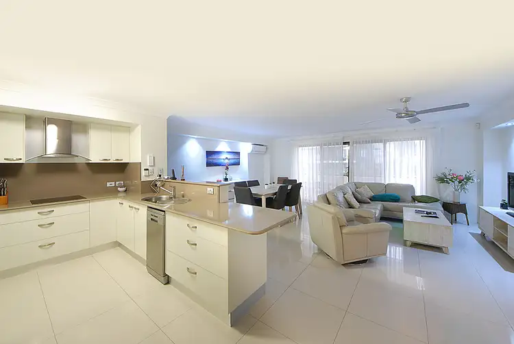 322/392-398 Marine Parade, Labrador QLD 4215