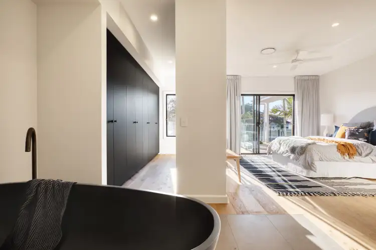 Sixth view of Homely house listing, 10 Crest View Key, Broadbeach Waters QLD 4218