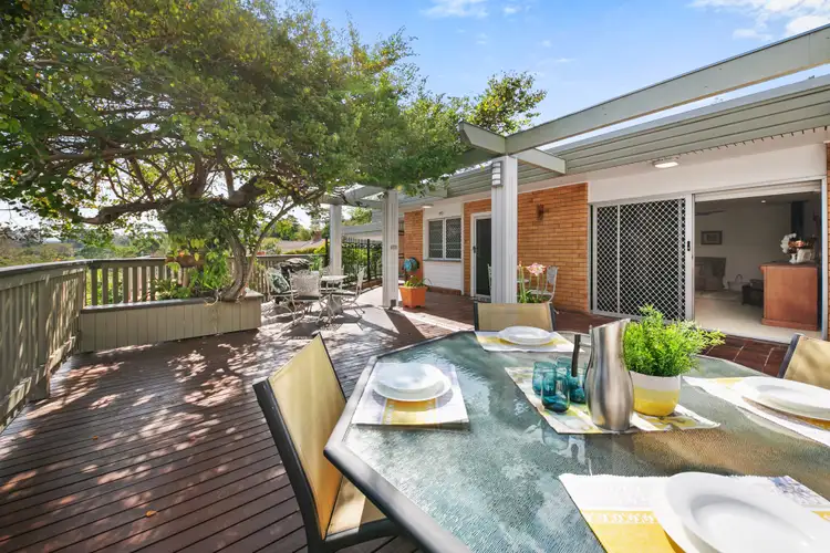 19 Alenola Street, Chapel Hill QLD 4069