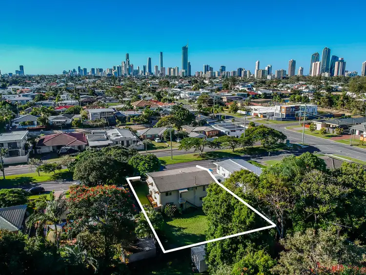 4 Poinciana Boulevard, Broadbeach Waters QLD 4218