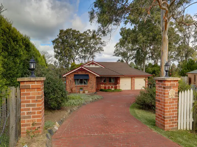 7 Macquarie Gr, Bowral NSW 2576