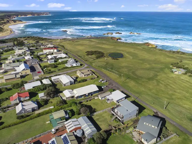 24 Schomberg Road, Peterborough VIC 3270