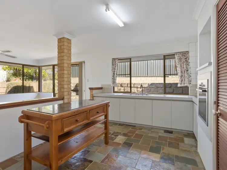 Sixth view of Homely house listing, 10 Hunnicutt Close, Yangebup WA 6164