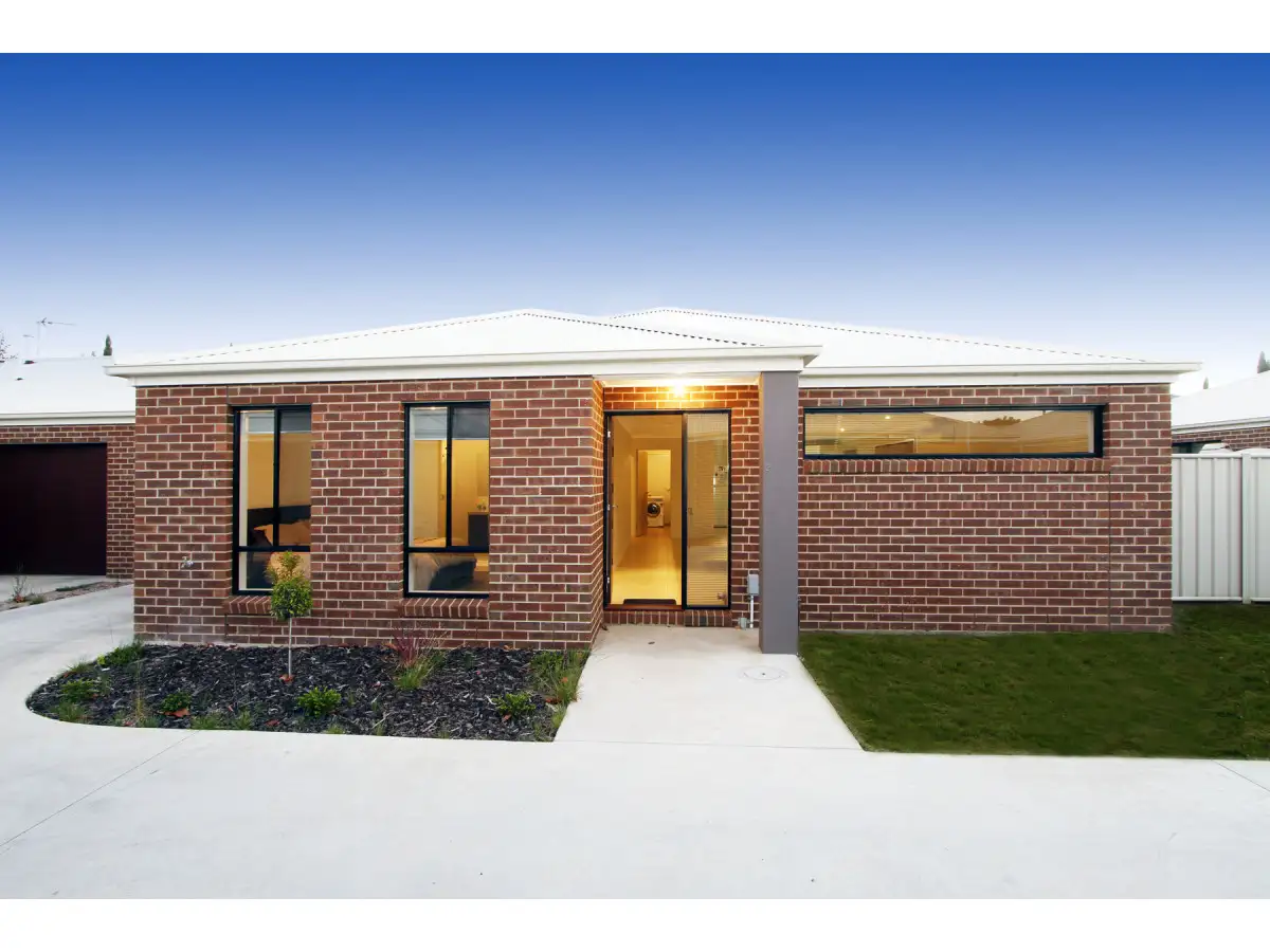 Main view of Homely townhouse listing, 2/14-18 Darling Street, Sale VIC 3850