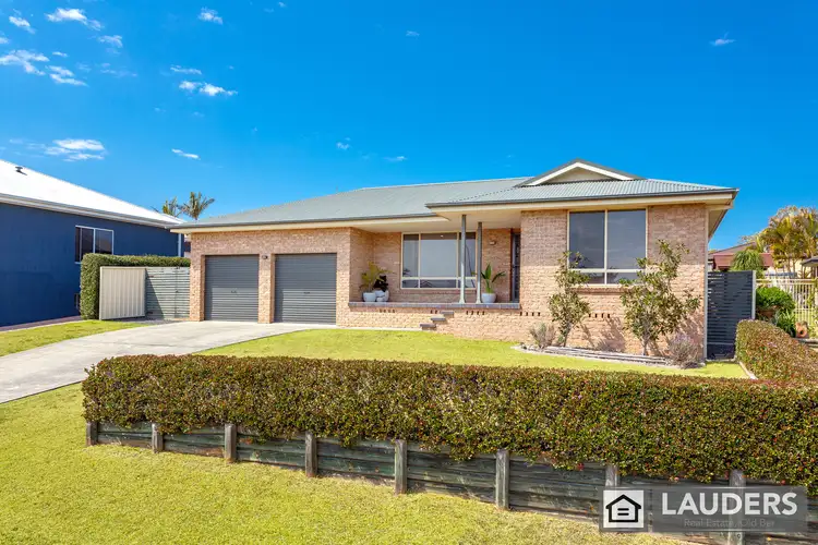 8 Coronation Street, Old Bar NSW 2430