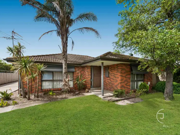 Main view of Homely unit listing, 8 Elaine Court, Cranbourne VIC 3977