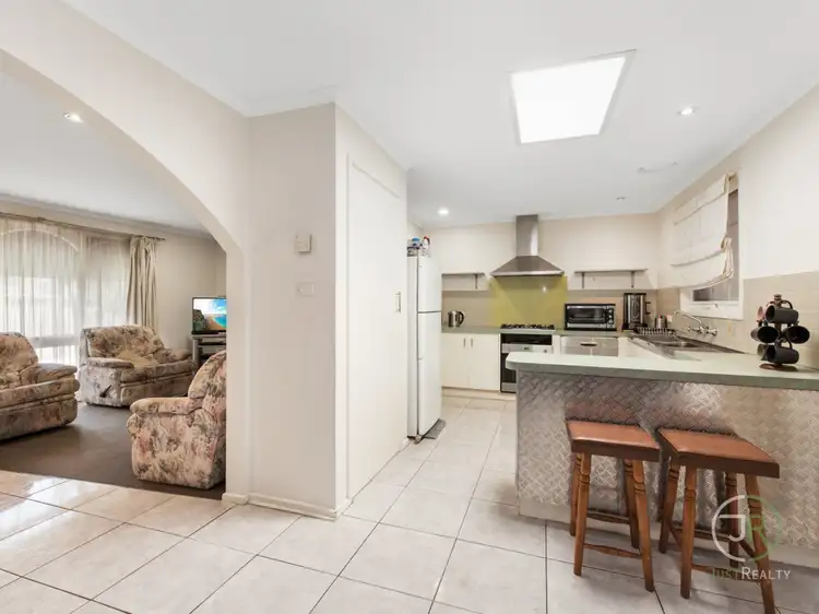 Fourth view of Homely unit listing, 8 Elaine Court, Cranbourne VIC 3977