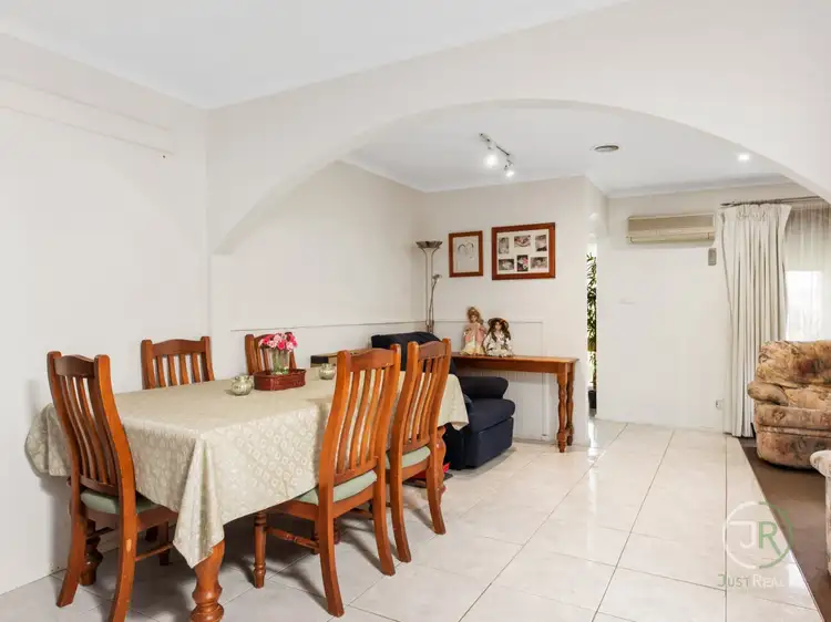 Fifth view of Homely unit listing, 8 Elaine Court, Cranbourne VIC 3977