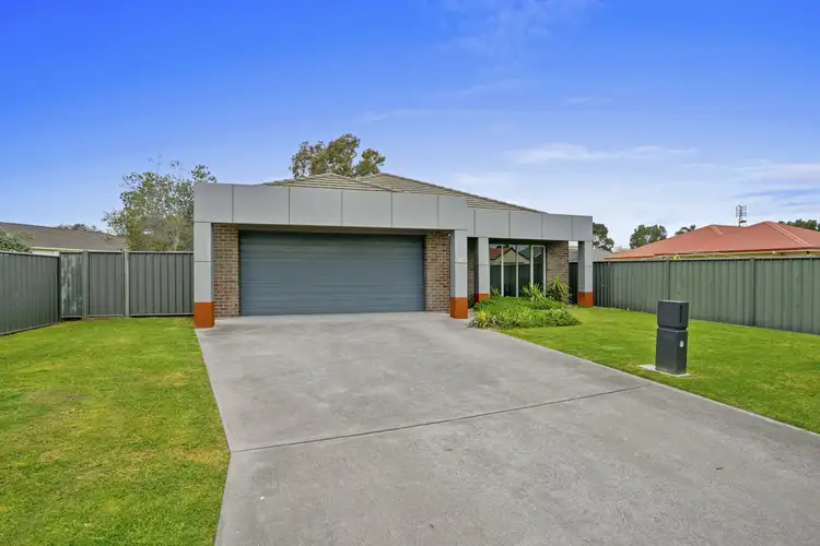 1/4 James Court, Sale VIC 3850