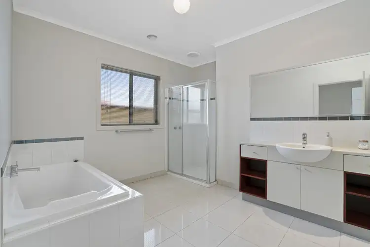 Sixth view of Homely townhouse listing, 1/4 James Court, Sale VIC 3850