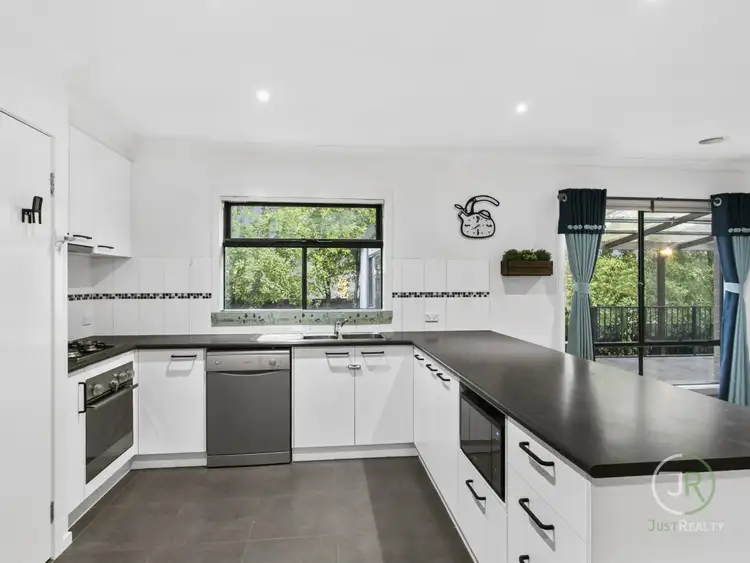 15 Cerbera Bend, Cranbourne North VIC 3977