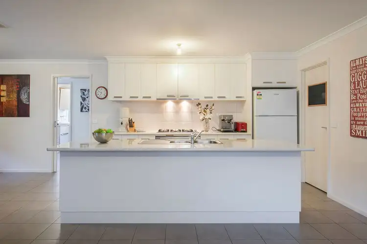 Second view of Homely house listing, 7 Macleay Court, Wodonga VIC 3690