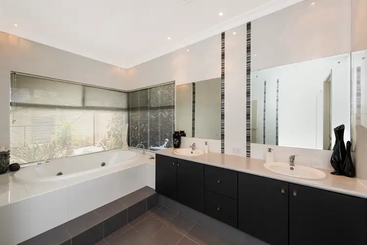 Sixth view of Homely house listing, 24 Nyari Court, Halls Head WA 6210